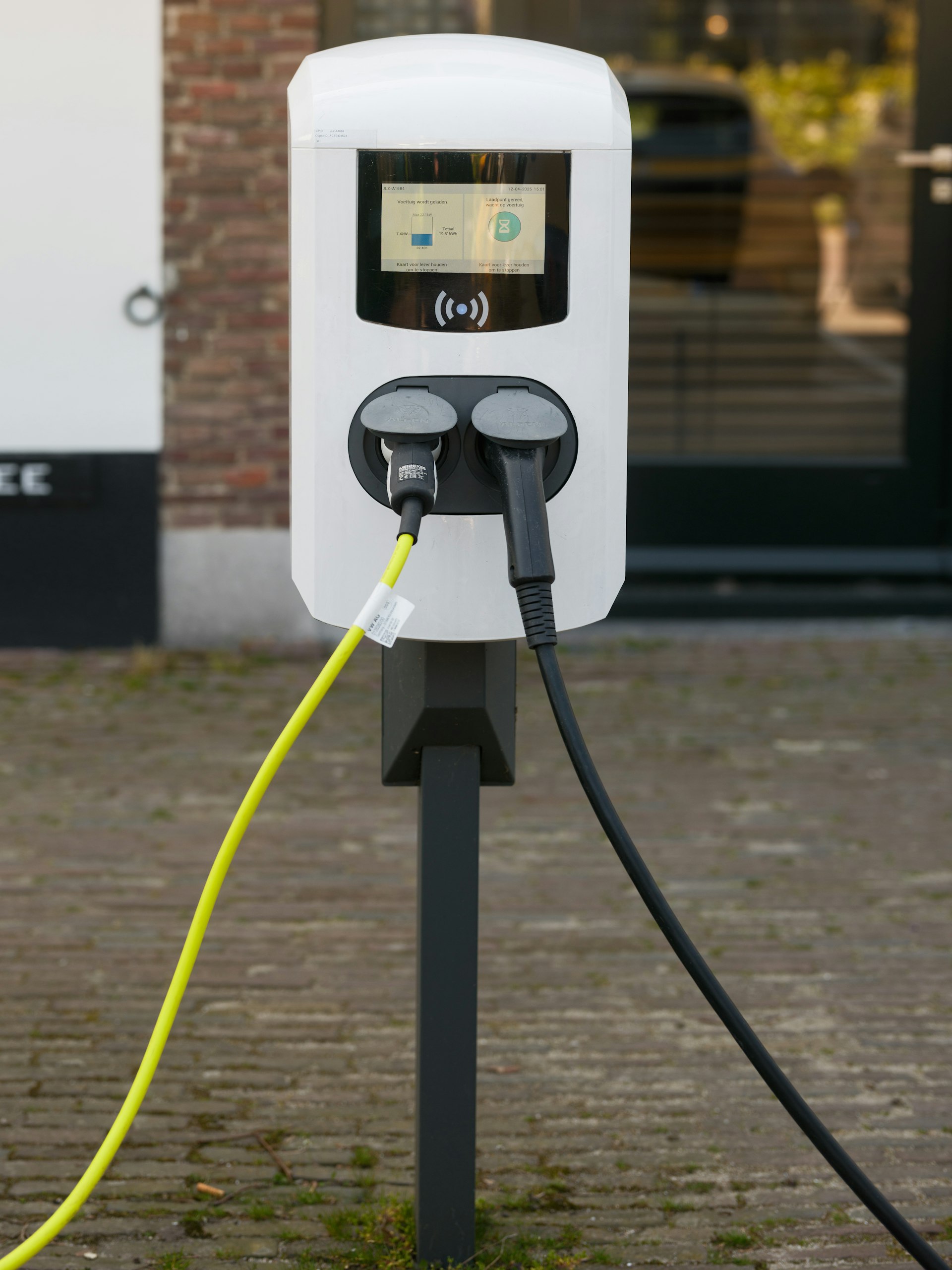 Universal Charging Standards: The Key to Electric Mobility's Future